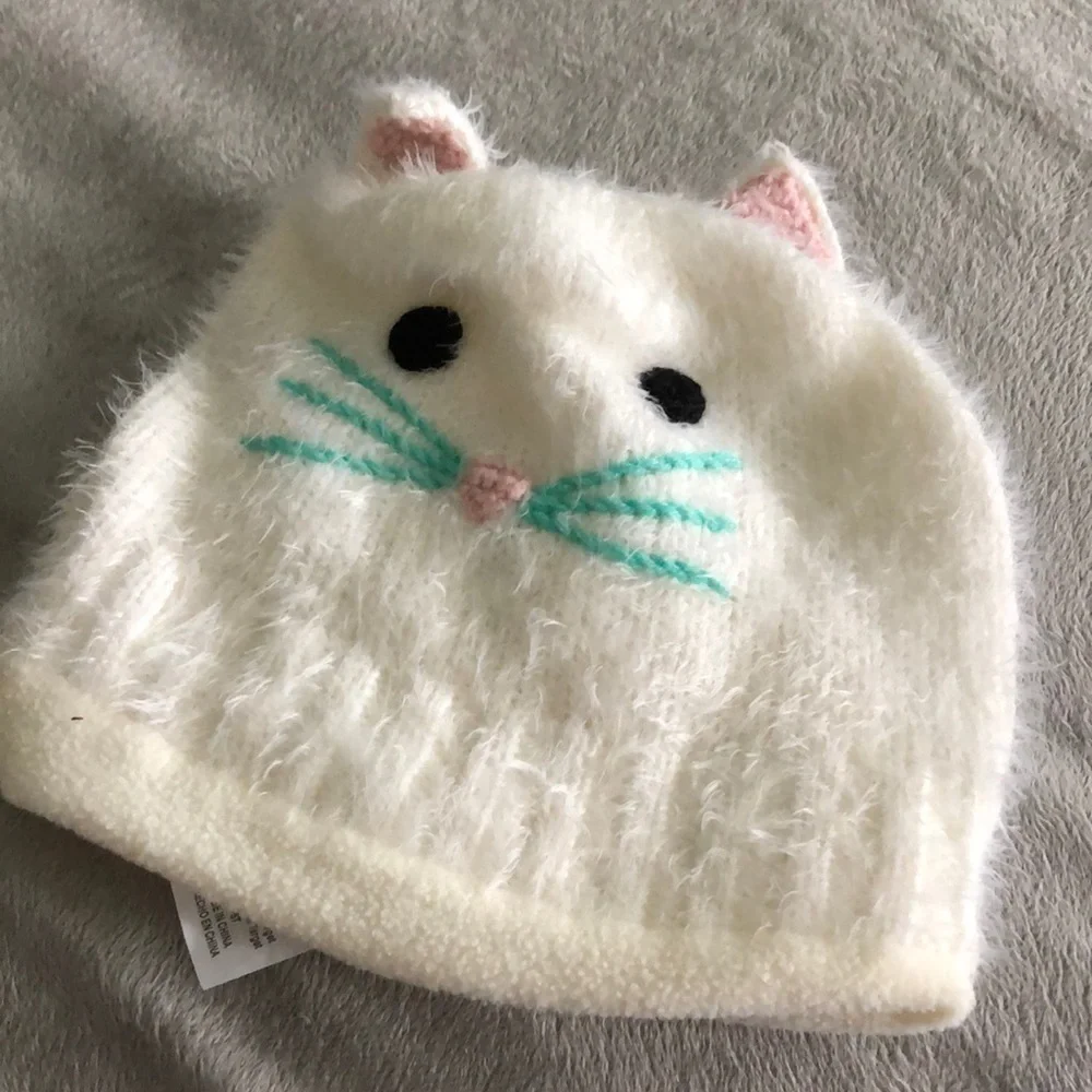White cat face beanie with ears in toddler size.